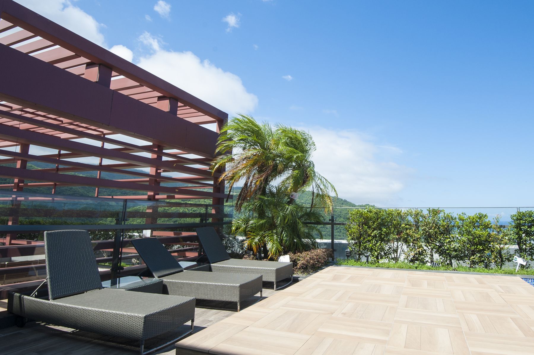 漫遊小旅頂樓泳池