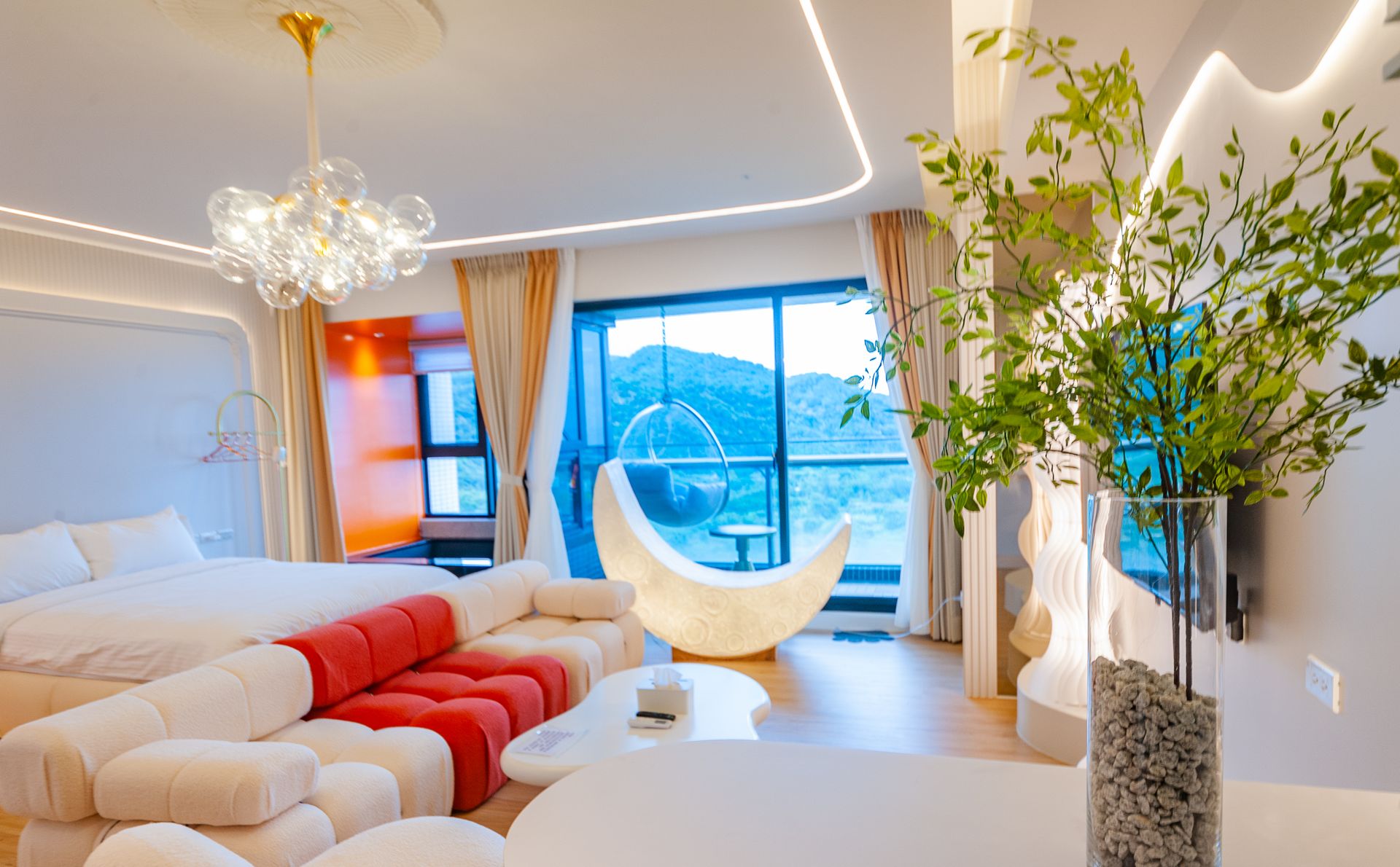 平日  3600   假日   5000   連續假期  5500